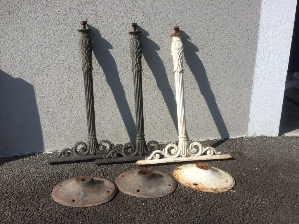 Pied de table en fonte avant décapage