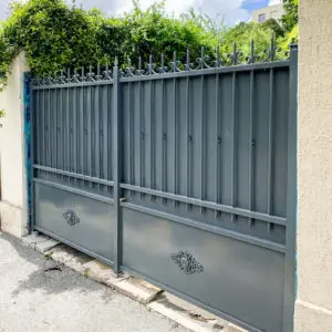 Lire la suite à propos de l’article Sablage de portails, de barrières et de grilles