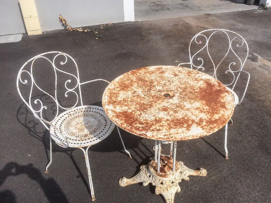 Salon de jardin tel qu'il a été reçu