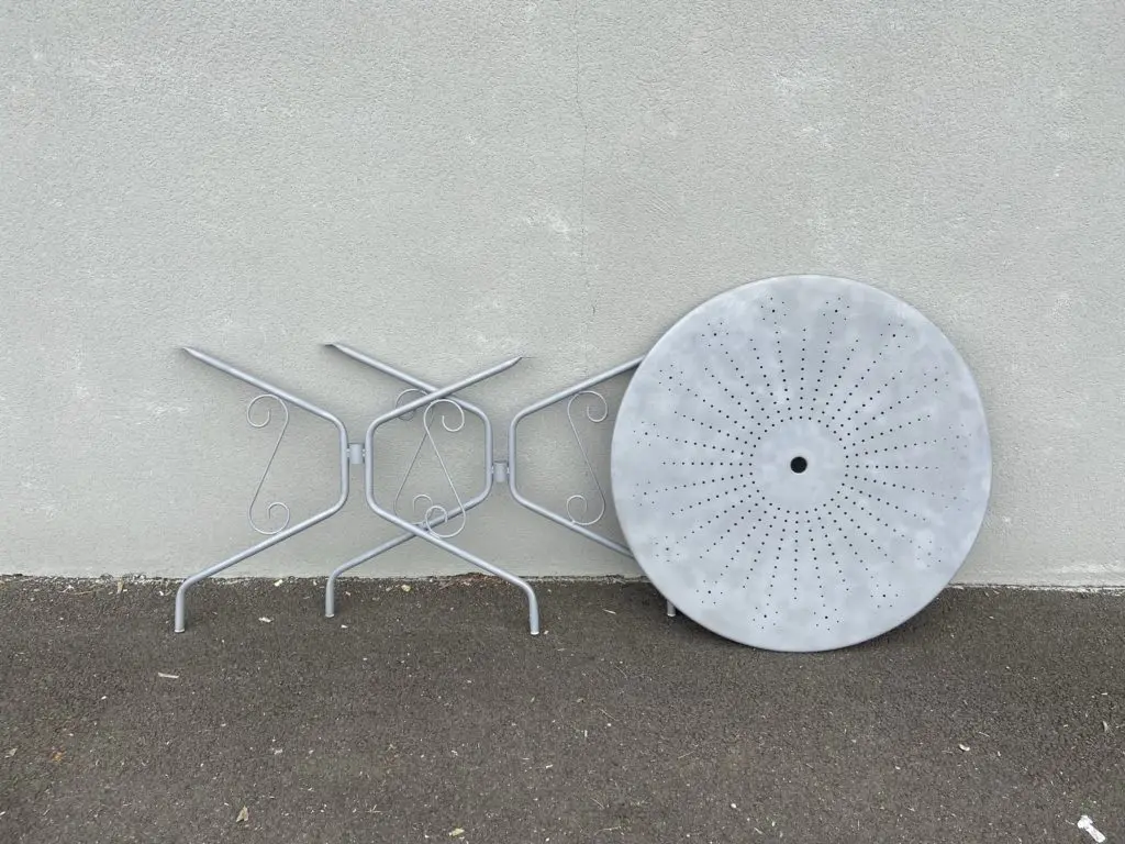 Table fer forgé sablé