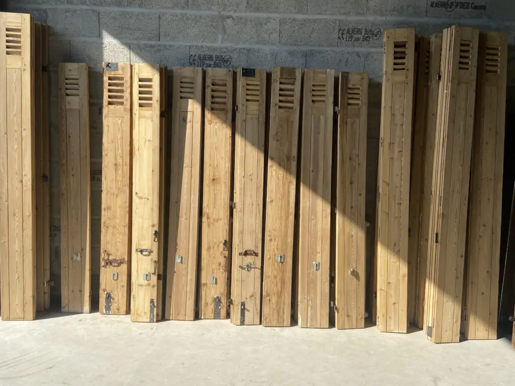 Volets bois décapés